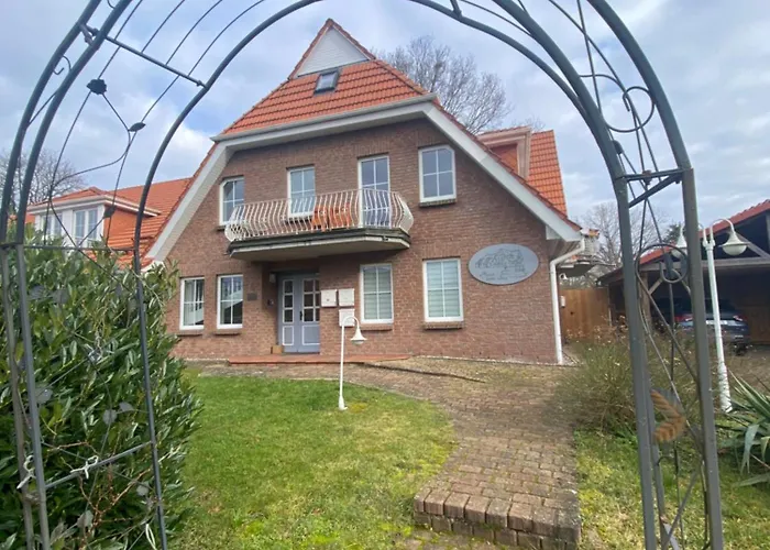 Haus Zum アパート